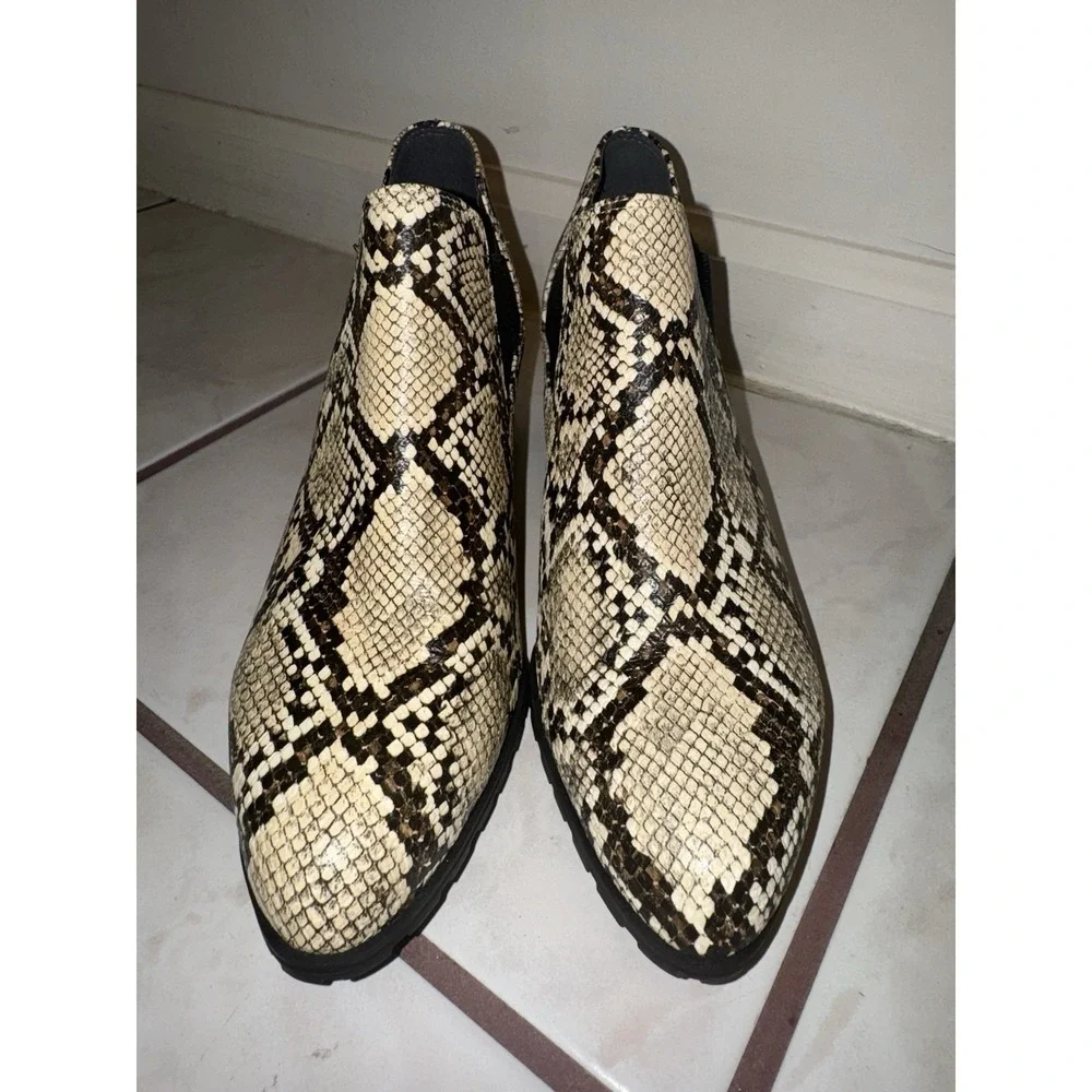 NEW Vionic Snakeskin Ankle Boots Women‎ 6.5 Block Heel Pointed Toe